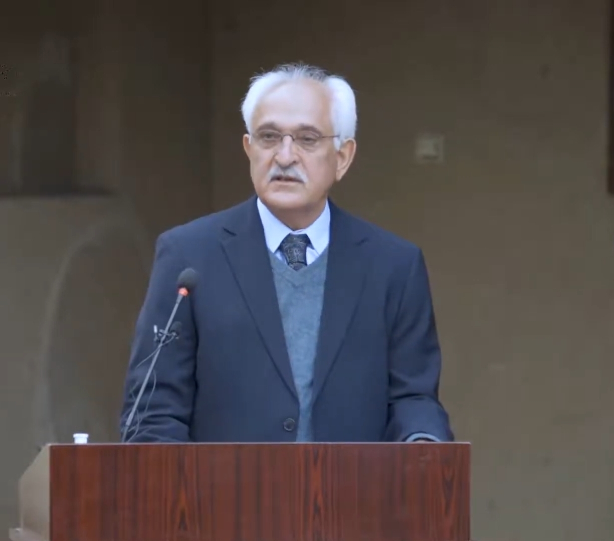 تصویر داکتر رنگین دادفر اسپنتا