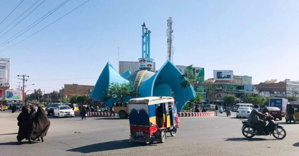 «فرزندم را ۲۰ روز به بهانه‌های مختلف در شفاخانه نگه داشتند»