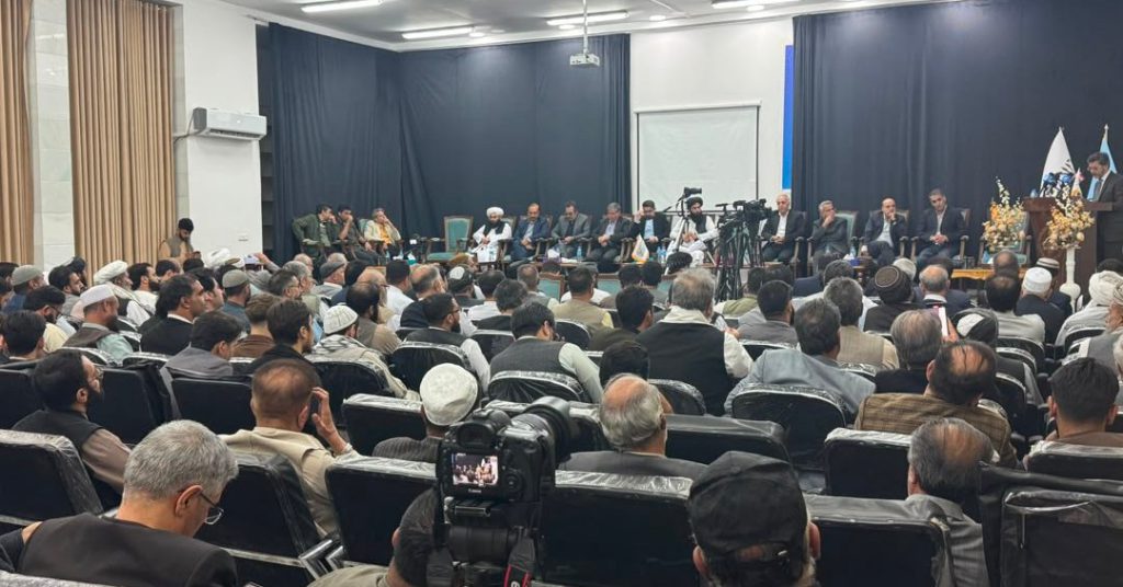 شب شعر «از هریوا تا نیشابور» با حضور شاعران افغان و ایرانی در هرات برگزار شد